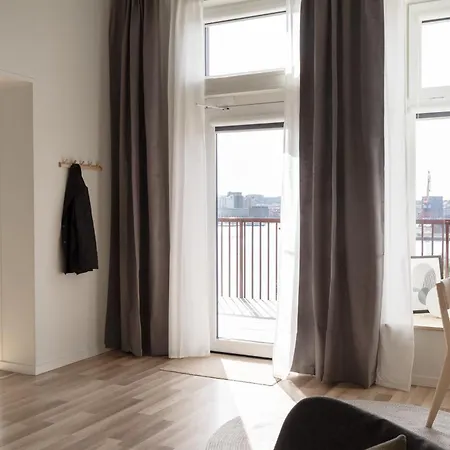 Waterfront Отель 4*