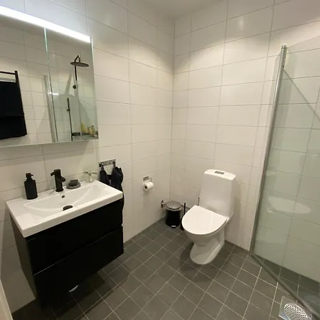 Family Friendly Newly Built Townhouse In Quiet Area *
