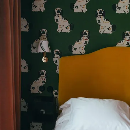 Flora Hotel