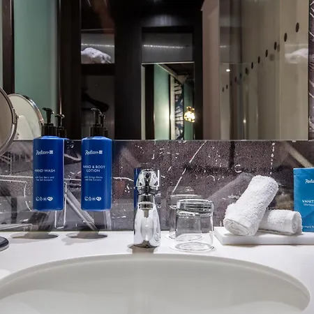 Отель Radisson Blu Riverside