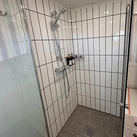 Backstugan - Litet Hus Med Storslaget Laege Feriehus Göteborg