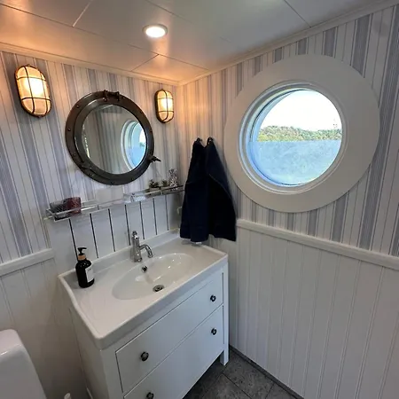 Backstugan - Litet Hus Med Storslaget Laege * Göteborg