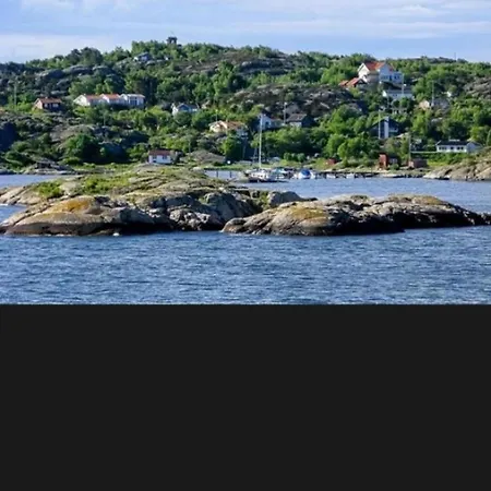 Гостевой дом One Large With 3 Single Beds *