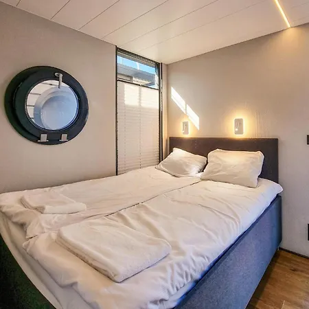 Stunning Ship In With Sauna Botel Gothenburg