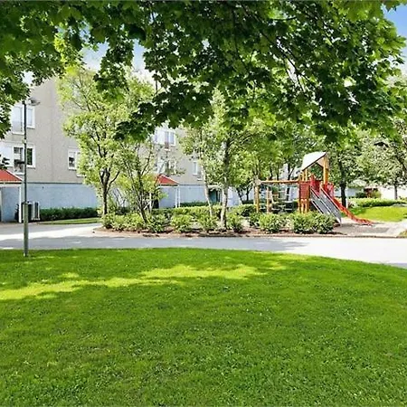 One Large With 3 Single Beds Гостевой дом Гётеборг