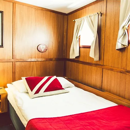 Barken Viking Úszó hotel 3*
