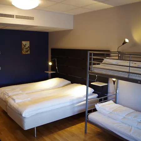 Spoton & Sportsbar Hostel *