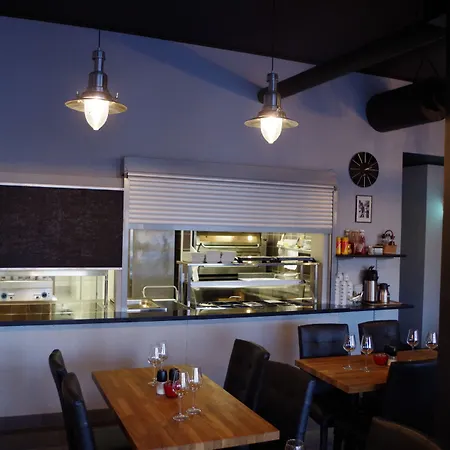 Hostel Spoton & Sportsbar