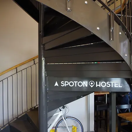 Hostel Spoton & Sportsbar *