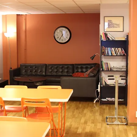 Spoton & Sportsbar Hostel