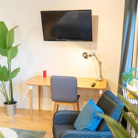 Earth-toned Studio, Near Haga & Jaerntorget * Göteborg