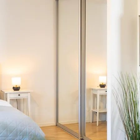 Apartment Earth-toned Studio, Near Haga & Jaerntorget