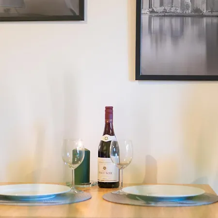 Earth-toned Studio, Near Haga & Jaerntorget * Göteborg