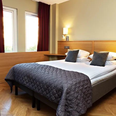 Western Arena Hotel 3*