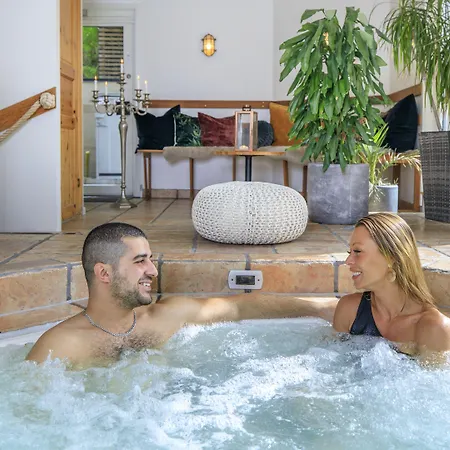 Treetop Hangout & 3* גטבורג