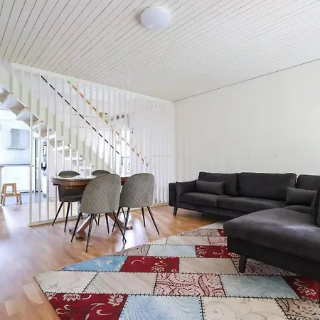 Family & Worker In Goeteborg Ferienhaus