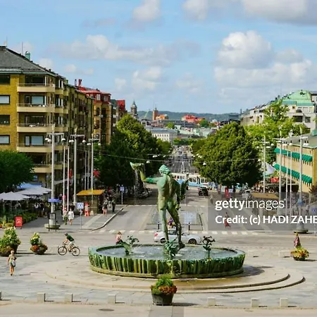 One Large With 3 Single Beds Гостевой дом