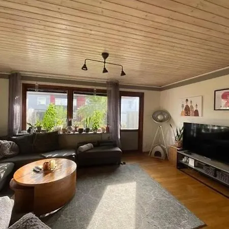 Cozy For Big Travel Group Close To Volvo Villa *