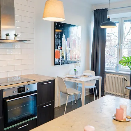 Spacious With Balcony Near Ullevi *