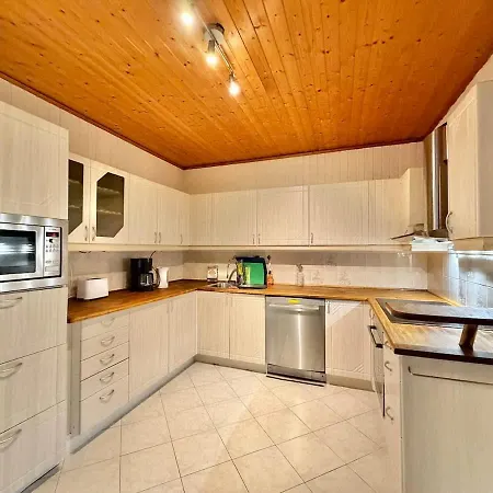 Workers House - 4 Bedroom - 7 Beds - Near Volvo - Desks * ヨーテボリ