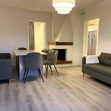 Workers - 4br - 8 Beds - Tv In Every - Parking