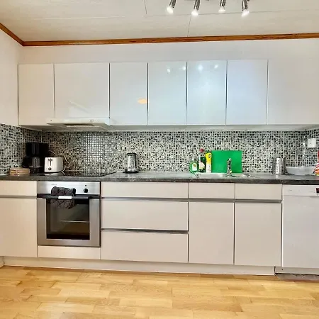 Workers Premium - 5 Bedroom - 10 Beds - Parking 펜션 예테보리