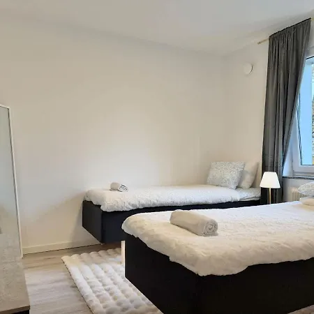 Apartament Workers - 3 Bedroom - 7 Beds - Tv In Each - Parking Göteborg