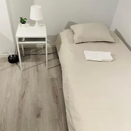 Lejlighed Rymligt Och Haerligt Radhus I