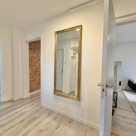 Workers - 3 Bedroom - 7 Beds - Tv In Each - Parking *