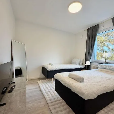 Workers - 3 Bedroom - 7 Beds - Tv In Each - Parking Apartman