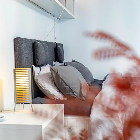 Convenient Duplex In With Privacy & Comfort 아파트 예테보리