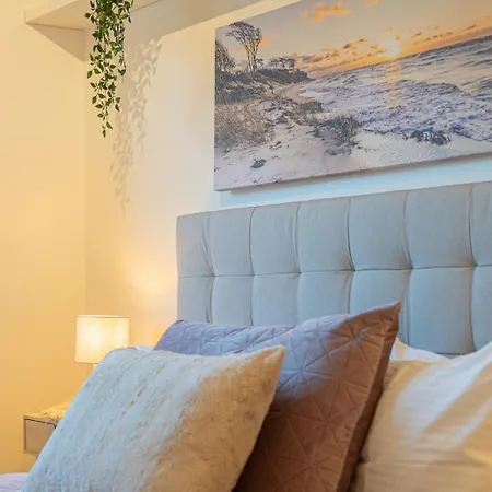 Scandi-boho 1br Calm & Well-connected Location Daire Göteborg