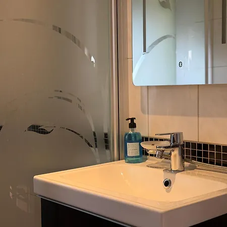 Prázdninový dům Workers - 4br - 8 Beds - 2 Kitchens - Volvo Göteborg