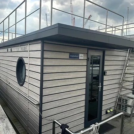 La Mare Hotel na wodzie 4*