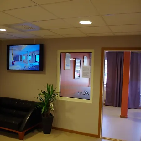 Hostel Spoton & Sportsbar *