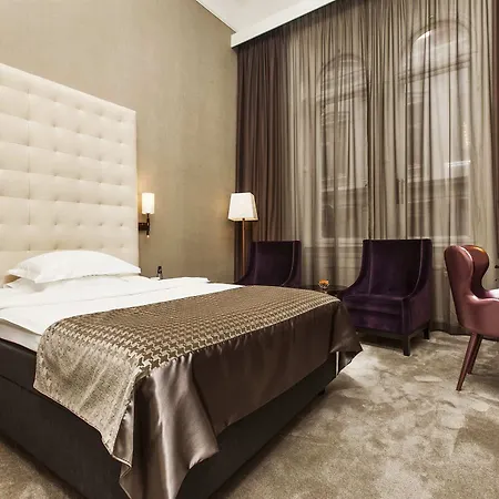 Elite Plaza Hotel