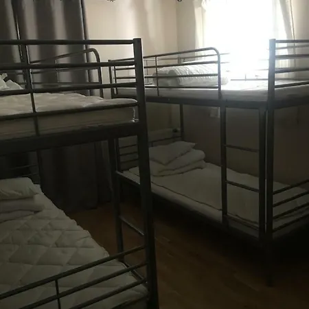 Treetop Hangout & 3*