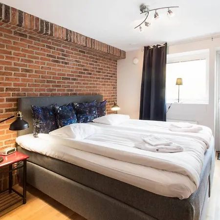 Treetop Hangout & מלון 3*