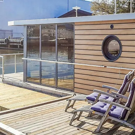 Beautiful Ship-boat In Gteborg With 2 Bedrooms And Wifi 5* Göteborg