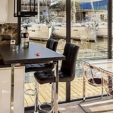 Beautiful Ship-boat In Gteborg With 2 Bedrooms And Wifi Bateau-hôtel Göteborg