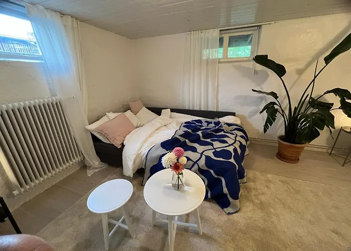 Spacious & Affordable Stay, 8 Sleeps With Garden! Апартаменты Гётеборг