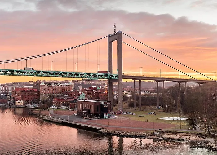 Апартаменты Spacious & Affordable Stay, 8 Sleeps With Garden!