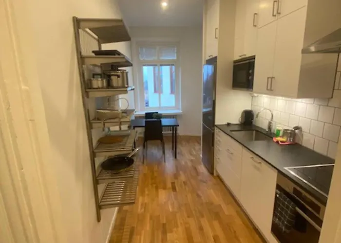 Modern In Lovely Part Of The City *