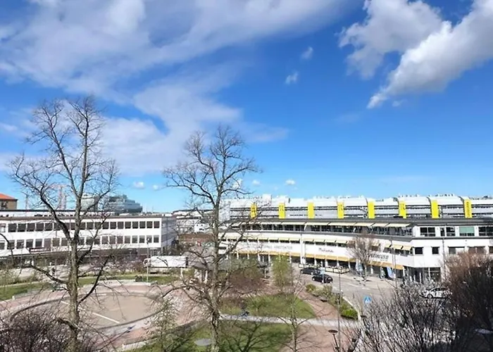 Apartment Spacious With Balcony Near Ullevi