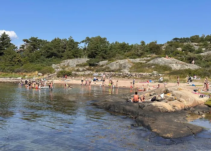 Backstugan - Litet Hus Med Storslaget Laege *