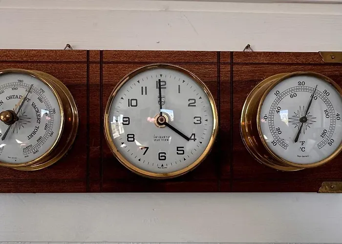 Backstugan - Litet Hus Med Storslaget Laege *