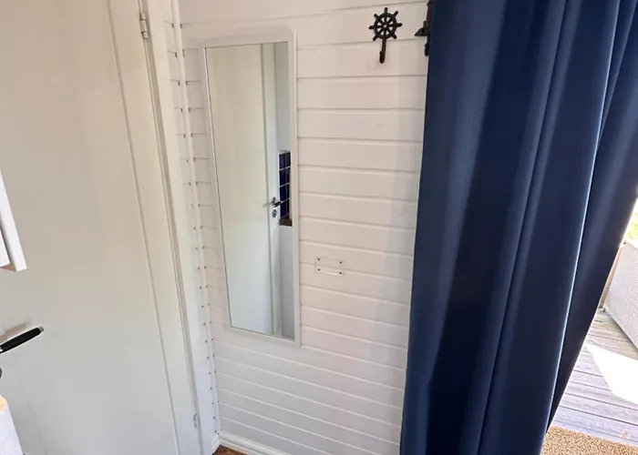 Backstugan - Litet Hus Med Storslaget Laege