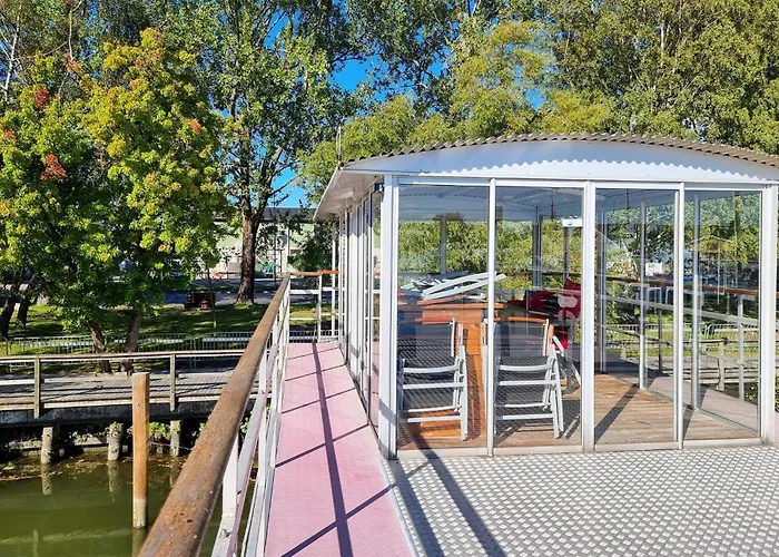 Ship In With Sauna 4*