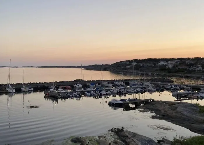 Seaside House In Sandvik With Pool 펜션