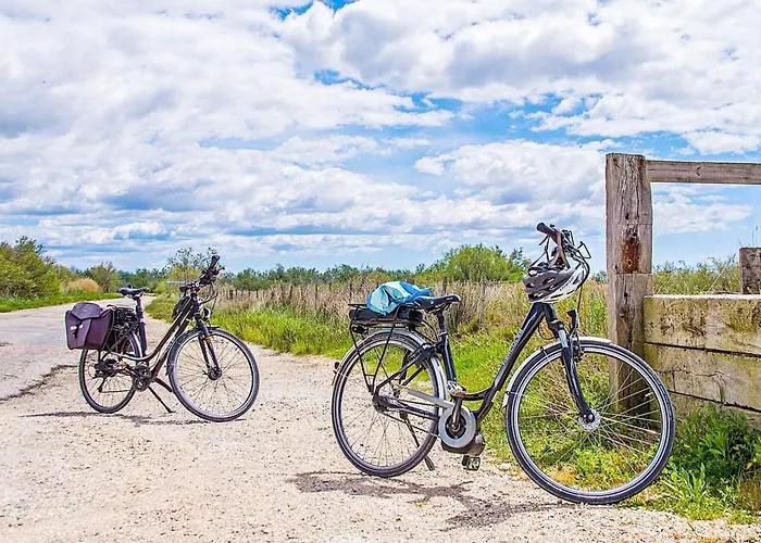 펜션 Seaside House In Sandvik With Pool